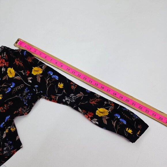 Old Navy Womens Boho Floral Print V-Neck Top Small Black Pullover Blouse Pleated - Picture 15 of 15